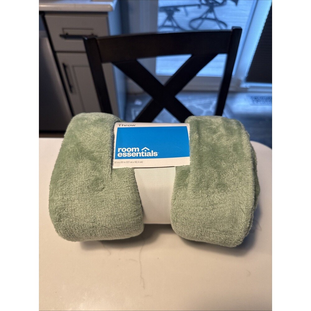 Room Essentials Plush Throw Blanket Green Soft Cozy 50x60